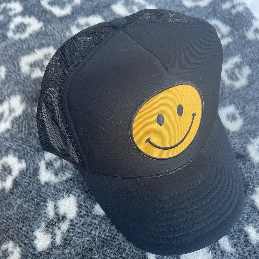 Smiley Face Trucker Hat in Black